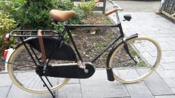 Gazelle Tour populair witte banden en bruin zadel en handvatten