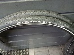 Zwarte banden met reflexi